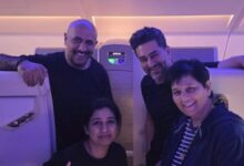 Shreya Ghoshal bumps into Falguni Pathak mid-air, has a fangirl moment