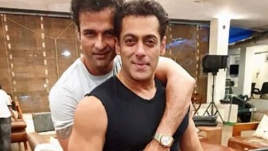 Rohit Roy back-hugs Salman Khan, says the actor ‘has given him the right to do so’