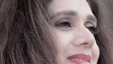 Meenakshi Seshadri recalls shooting ‘O Mere Khwabon Ke Shehzade’ amidst spells of heavy rain on Mumbai’s beaches Meenakshi Seshadri recalls shooting ‘O Mere Khwabon Ke Shehzade’ amidst spells of heavy rain on Mumbai’s beaches