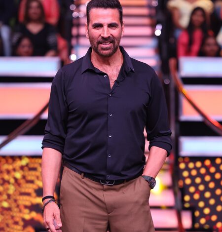 Akshay Kumar shares fun anecdote from childhood encounter with Big B on sets of ‘Bemisal’ Akshay Kumar shares fun anecdote from childhood encounter with Big B on sets of ‘Bemisal’