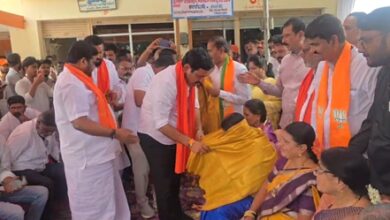 K’taka: BJP’s Ballari Chalo padyatra enters fifth day; Vijayendra felicitates retired teachers K’taka: BJP’s Ballari Chalo padyatra enters fifth day; Vijayendra felicitates retired teachers