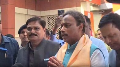 ‘SP’s ‘PDA’ means ‘Paraya Dhan Apna’, says Vinod Tawde in swipe at Akhilesh Yadav ‘SP’s ‘PDA’ means ‘Paraya Dhan Apna’, says Vinod Tawde in swipe at Akhilesh Yadav