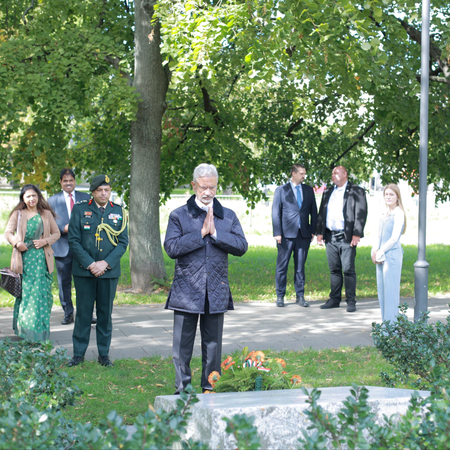 EAM Jaishankar pays tribute at Kolhapur Memorial in Warsaw