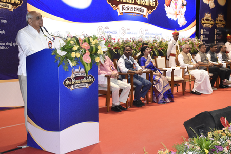 Gujarat CM stresses technology, tradition to prepare education system for future