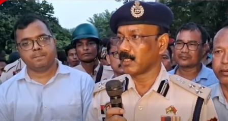 Surrendered extremists withdraw Tripura blockade after talks with officials (Lead) Surrendered extremists withdraw Tripura blockade after talks with officials (Lead)