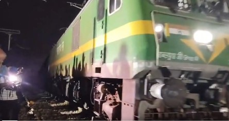 Train services normal on New Farakka Line in Bengal after over 65 hours (Lead)