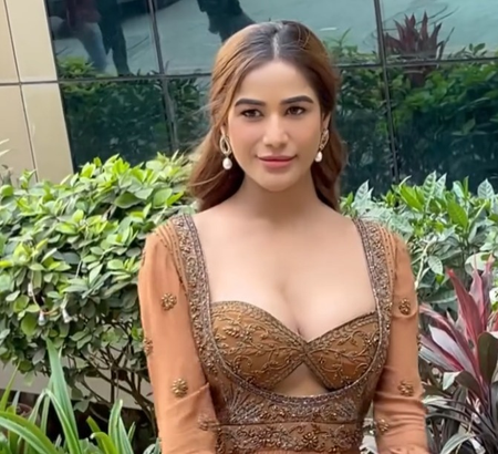 Poonam Pandey slams Swara Bhasker over her ‘Padmaavat’ Jauhar remarks: ‘I found her so educated’ Poonam Pandey slams Swara Bhasker over her ‘Padmaavat’ Jauhar remarks: ‘I found her so educated’