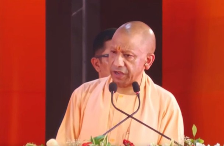 UP CM Yogi visits flood-affected Chitrakoot; distributes relief materials to 800 families UP CM Yogi visits flood-affected Chitrakoot; distributes relief materials to 800 families