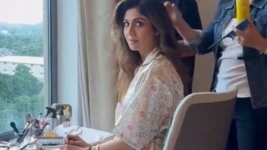 Shilpa Shetty asks ‘Binge or Cringe’ as she groves to Dulhe Ka Sehra Suhana Lagta Hai from Dhadkan