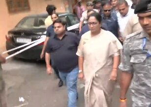 Delhi building collapse: BJP President Nitin Nabin speaks to CM Rekha Gupta Delhi building collapse: BJP President Nitin Nabin speaks to CM Rekha Gupta