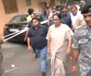 Delhi building collapse: BJP President Nitin Nabin speaks to CM Rekha Gupta Delhi building collapse: BJP President Nitin Nabin speaks to CM Rekha Gupta
