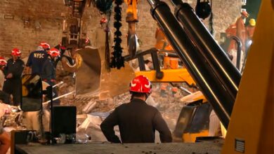 Delhi building collapse: Death toll rises to 3, workers continue rescue operation Delhi building collapse: Death toll rises to 3, workers continue rescue operation