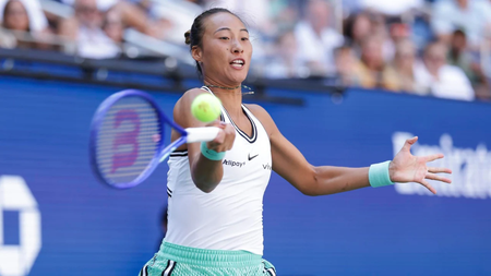 US Open: With another sensational comeback, qualifier Zheng ousts No. 8 Swiatek US Open: With another sensational comeback, qualifier Zheng ousts No. 8 Swiatek