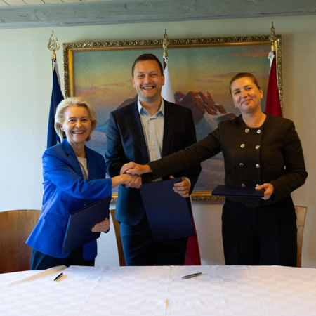 Von der Leyen announces 200-million-euro investment package during Greenland visit Von der Leyen announces 200-million-euro investment package during Greenland visit