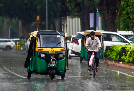 Delhi-NCR to see partly cloudy skies, light rain; humidity to remain high Delhi-NCR to see partly cloudy skies, light rain; humidity to remain high