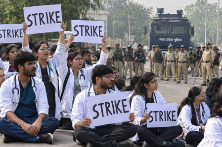 Intern doctors’ strike disrupts OPDs across Madhya Pradesh; JDA joins protest Intern doctors’ strike disrupts OPDs across Madhya Pradesh; JDA joins protest