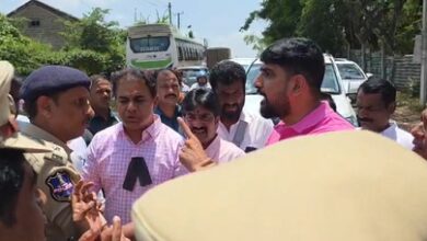 Heated exchange at KCR’s farmhouse as Cong protests over abusive remarks against Speaker