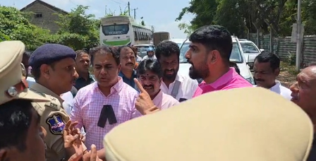 Heated exchange at KCR’s farmhouse as Cong protests over abusive remarks against Speaker Heated exchange at KCR’s farmhouse as Cong protests over abusive remarks against Speaker