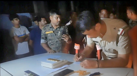 Police arrest man with 681 gm gold biscuits worth Rs 90 lakh in Bengal’s Cooch Behar Police arrest man with 681 gm gold biscuits worth Rs 90 lakh in Bengal’s Cooch Behar