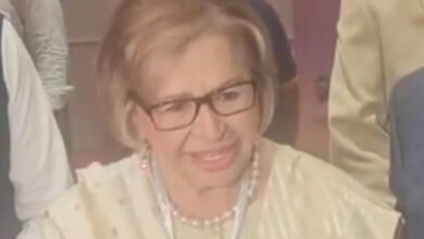 Helen expresses gratitude on behalf of Salim Khan as he receives Raj Kapoor Lifetime Achievement Award Helen expresses gratitude on behalf of Salim Khan as he receives Raj Kapoor Lifetime Achievement Award