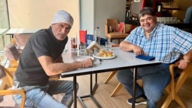 Akshaye Khanna enjoys a lunch date with longtime friend Rajat Rawail, latter shares rare pic