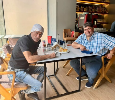 Akshaye Khanna enjoys a lunch date with longtime friend Rajat Rawail, latter shares rare pic