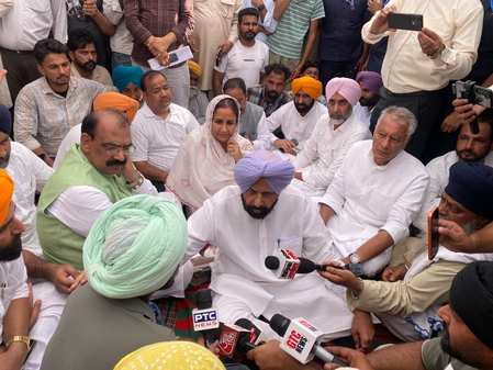 Punjab BJP chief Dhillon’s convoy attacked by AAP workers Punjab BJP chief Dhillon’s convoy attacked by AAP workers