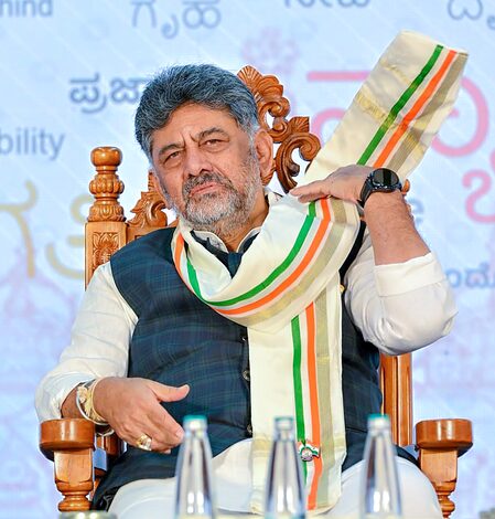 K’taka’s new Vande Mataram protocol: Full song for national programmes, two stanzas for state govt events K’taka’s new Vande Mataram protocol: Full song for national programmes, two stanzas for state govt events