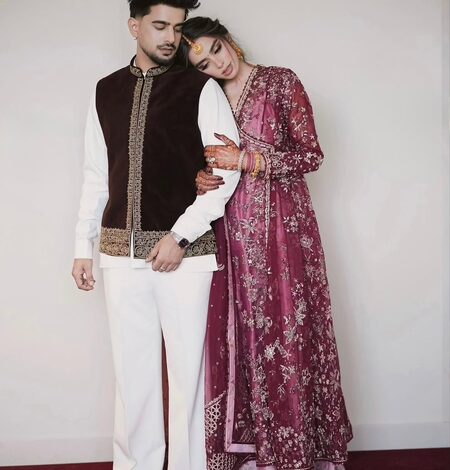‘Lehanga’ singer Jass Manak faces backlash over throwing money at fiancée Komal Tanwar during engagement