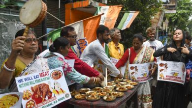 Congress, BJP workers fight in Kolkata over protests against controversial comments by religious guru