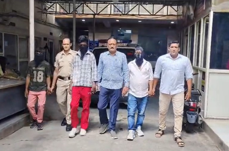 Two snatchers, receiver arrested in Delhi; gold earring snatching case solved within 24 hours Two snatchers, receiver arrested in Delhi; gold earring snatching case solved within 24 hours