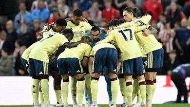 Premier League: Holders Arsenal beat Sunderland 2-0 to maintain perfect start