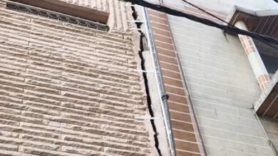 Four-storey building tilts in Delhi’s Gandhi Nagar, evacuated as MCD issues notice Four-storey building tilts in Delhi’s Gandhi Nagar, evacuated as MCD issues notice