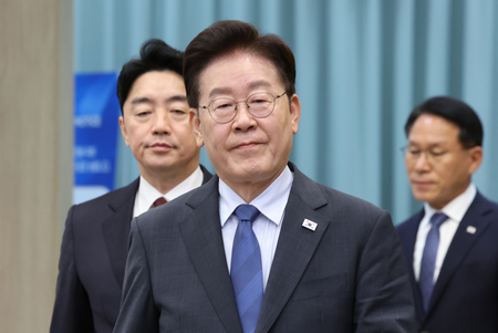 South Korean President’s approval rating hits new low amid controversy over Cabinet reshuffle South Korean President’s approval rating hits new low amid controversy over Cabinet reshuffle
