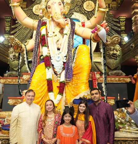 Pranav, Adani, Karan Adani visit historic Chinchpokli Cha Chintamani on Ganesh Chaturthi Pranav, Adani, Karan Adani visit historic Chinchpokli Cha Chintamani on Ganesh Chaturthi