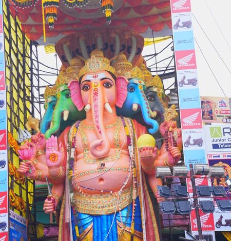 Telangana Guv offers first puja to Khairatabad Ganesh; CM wishes people Telangana Guv offers first puja to Khairatabad Ganesh; CM wishes people