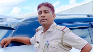 Police team attacked with crude bombs during Bengal raid, ASI critical