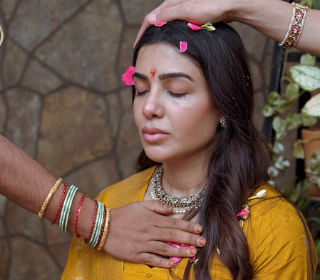 Mom-to-be Samantha drops dreamy glimpses from her traditional baby shower Mom-to-be Samantha drops dreamy glimpses from her traditional baby shower