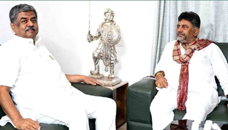 Congress Karnataka chief Hariprasad unhappy over dais exclusion at 100-day celebration, CM Shivakumar downplays row