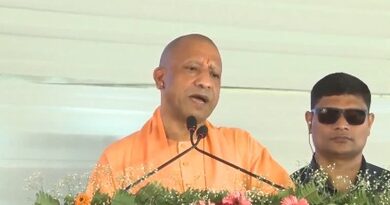 UP: Yogi offers tablets to 400 law officers, Rs 5 lakh cashless health insurance to all advocates