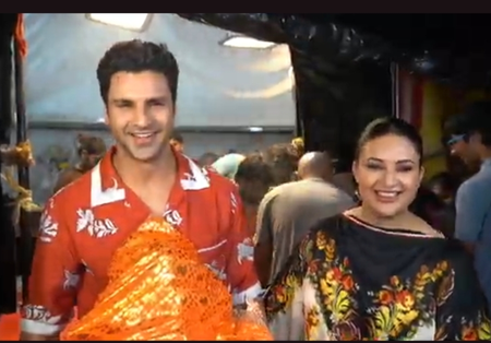 Divyanka Tripathi, Vivek Dahiya welcome Ganpati Bappa home for first time, celebrate with twins Divyanka Tripathi, Vivek Dahiya welcome Ganpati Bappa home for first time, celebrate with twins