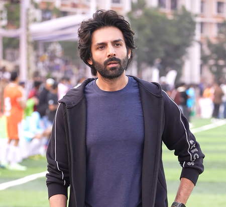Kartik Aaryan is miles away from home, but never away from Ganpati Bappa Kartik Aaryan is miles away from home, but never away from Ganpati Bappa