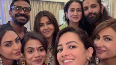 Ekta Kapoor poses with TV OG villains Urvashi Dholakia, Anita Hassanandani at Ganpati celebrations