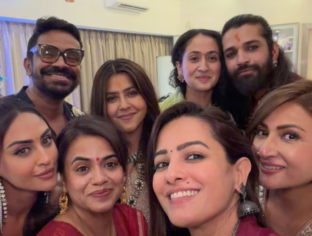Ekta Kapoor poses with TV OG villains Urvashi Dholakia, Anita Hassanandani at Ganpati celebrations Ekta Kapoor poses with TV OG villains Urvashi Dholakia, Anita Hassanandani at Ganpati celebrations