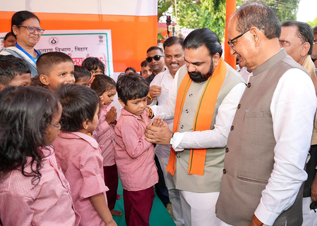 Samrat Choudhary, Shivraj Chouhan inspect flood relief camp in Bihar’s Munger