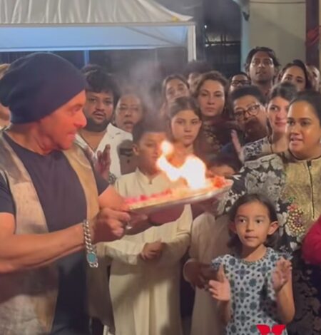 Salman Khan performs aarti incorrectly for Ganpati, Arpita Khan instantly corrects him