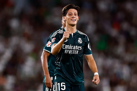 Espi saves win for Real Madrid, Valencia claim first victory in La Liga Espi saves win for Real Madrid, Valencia claim first victory in La Liga