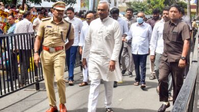 Let BJP leaders sing full Vande Mataram without teleprompter: Karnataka HM Kharge