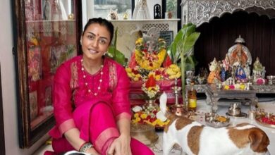 Namrata Shirodkar gives glimpse of in-house Ganpati Visarjan with daughter Sitara and son Gautam Namrata Shirodkar gives glimpse of in-house Ganpati Visarjan with daughter Sitara and son Gautam