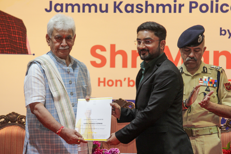 J&K L-G urges new police officers to uphold integrity and duty J&K L-G urges new police officers to uphold integrity and duty